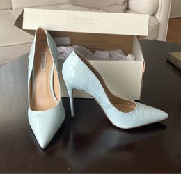 NEW Steve Madden light blue pumps