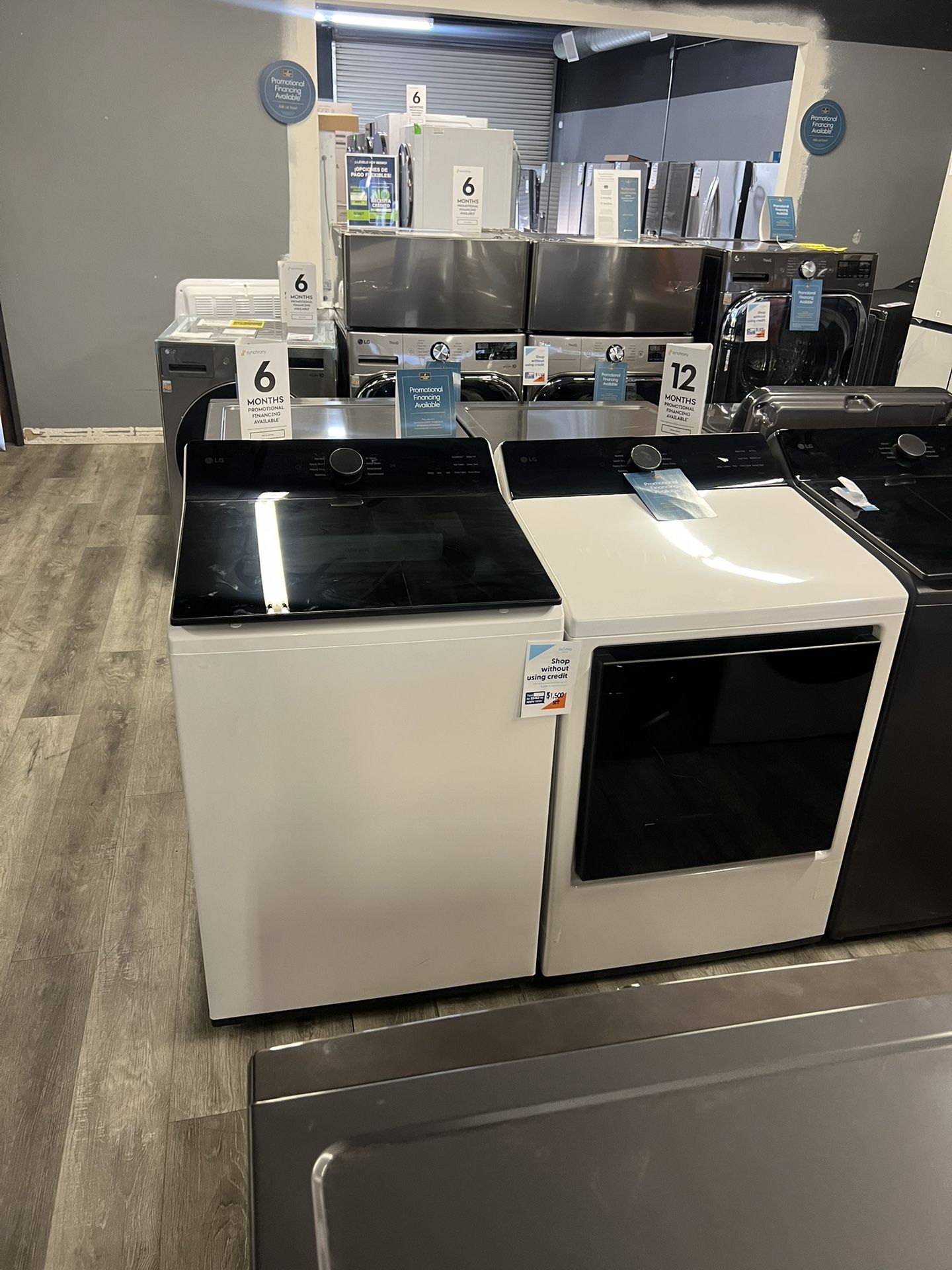 LG AI XL 5.5 Cu Ft Smart Top Load Washer With Easy Unload & Gas Dryer Set In White