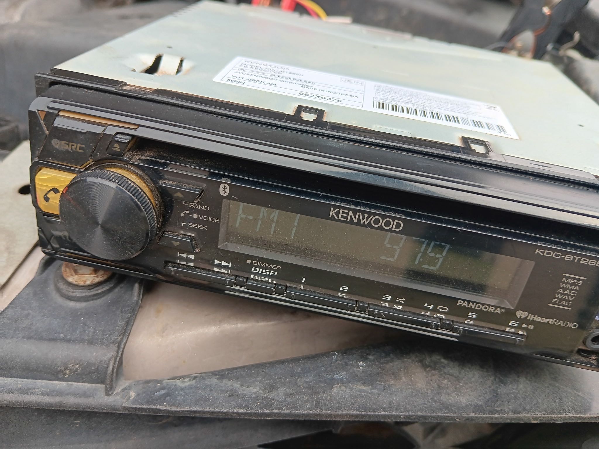 Kenwood Stereo Bluetooth MP3 /WMA /AAC/WAV/FLAC Pandora iHeartRadio KDC-BT268U