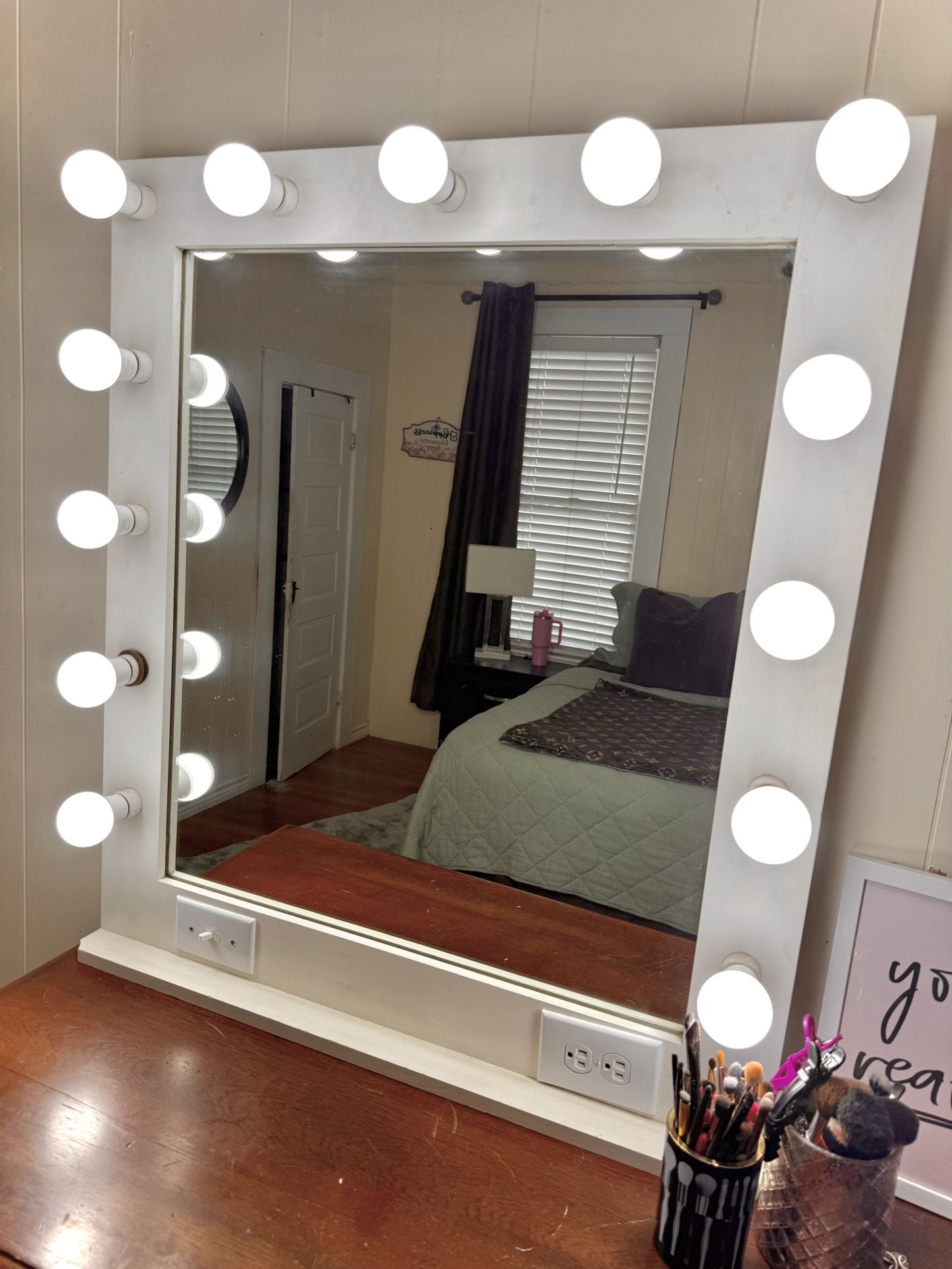 XL Hollywood Lights Vanity With Outlet