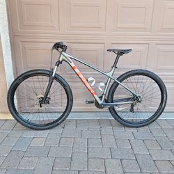 TREK MARLIN 4 MOUNTAIN BIKE 29 ER LIKE NEW ( LARGE) CHECK MY OTHER BIKES 