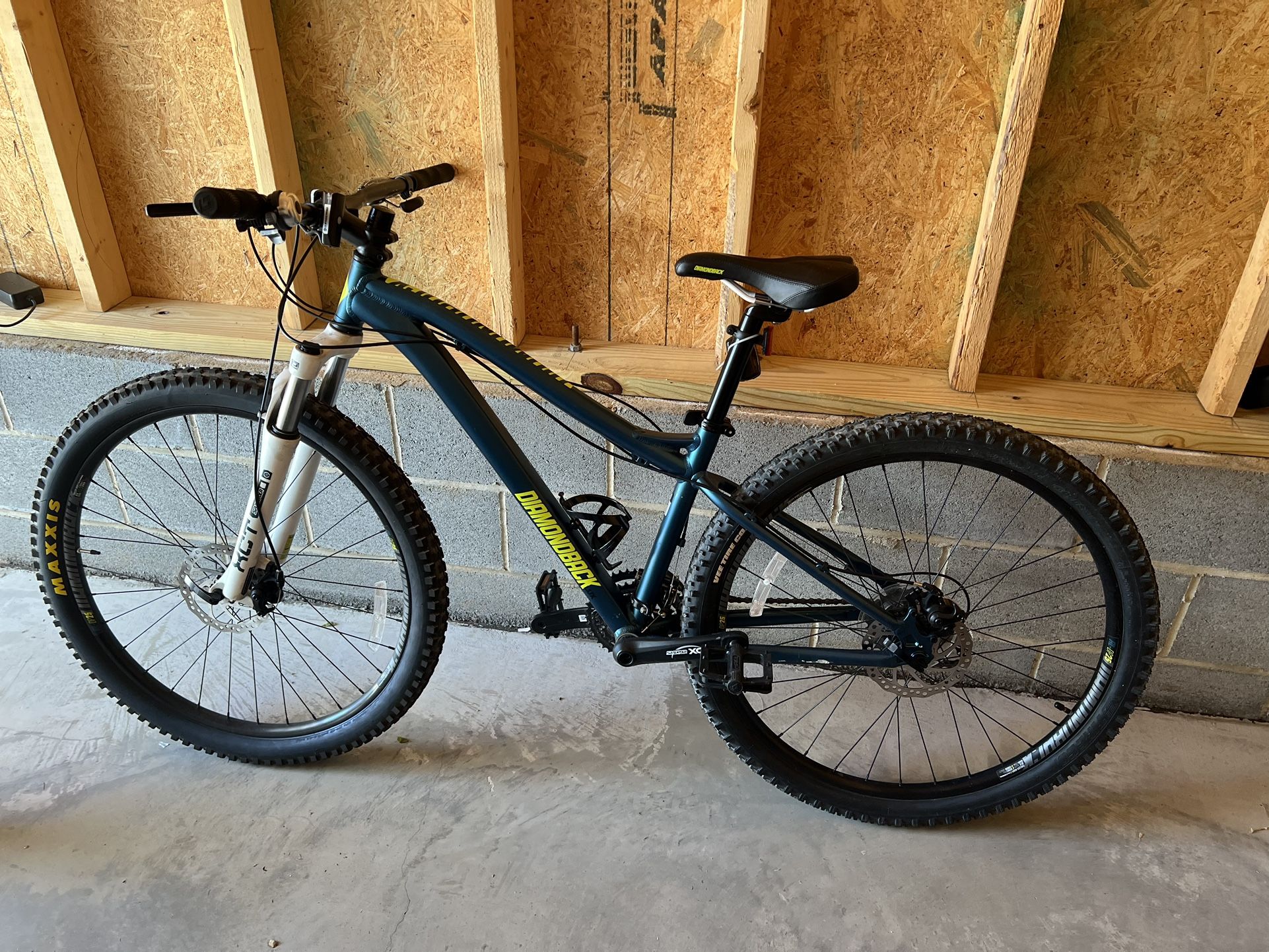 Diamondback Line 27.5 Mountain Bike Sport