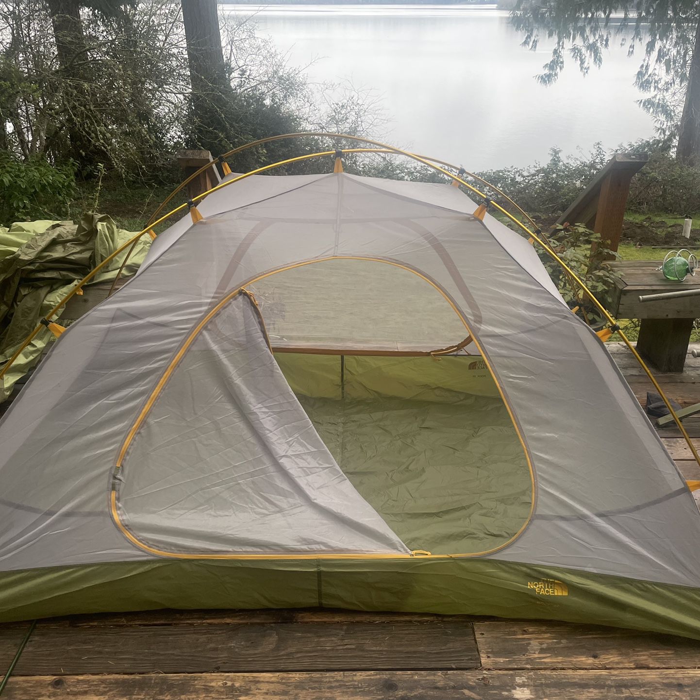 het is nutteloos Opschudding Thermisch North Face Rock 22 Tent for Sale in Poulsbo, WA - OfferUp