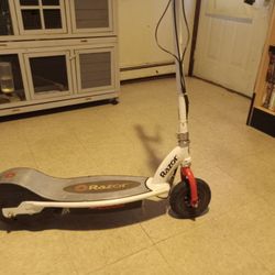 Razor E200