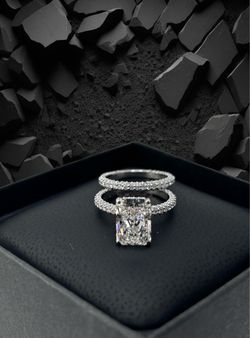 Radiant shape Diamond Ring with matching band