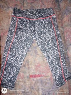Size Medium Women's polyester and spandex capris