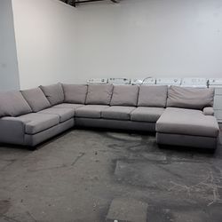 Massive gray sectional couch 7 seats