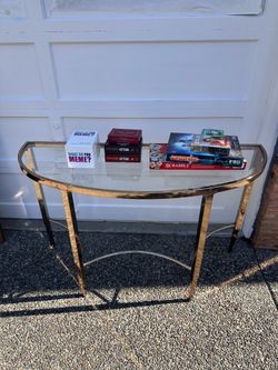 Entry way table