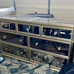 Dresser& Night Stands 