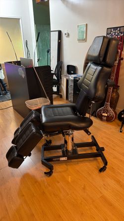 Tattoo chair