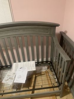 RICHMOND 4 IN 1 CONVERTIBLE CRIB LIT D'ENFANT CONVERTIBLE 4 EN 1 RICHMOND