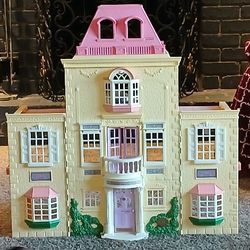 Vintage Family Doll House From The 1960's. Great Condition. Works Perfect. Fully Operational. Portable FUN For The Family