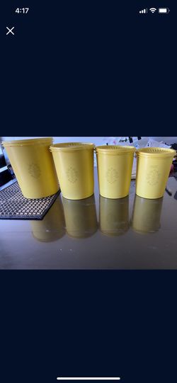 1970s YELLOW TUPPERWARE SET