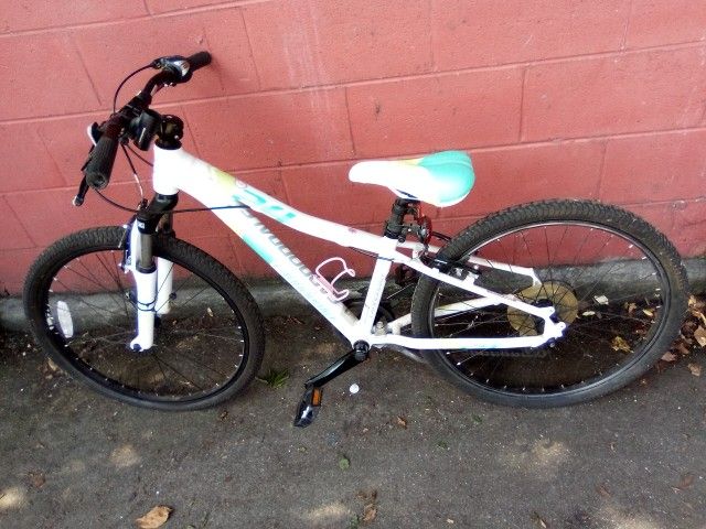 White Cannondale Girls Bike