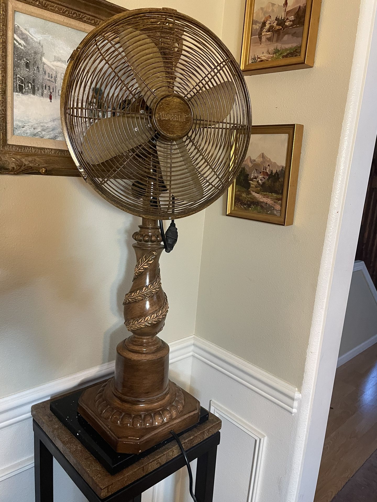 Deco Breeze Table Fan 31”T