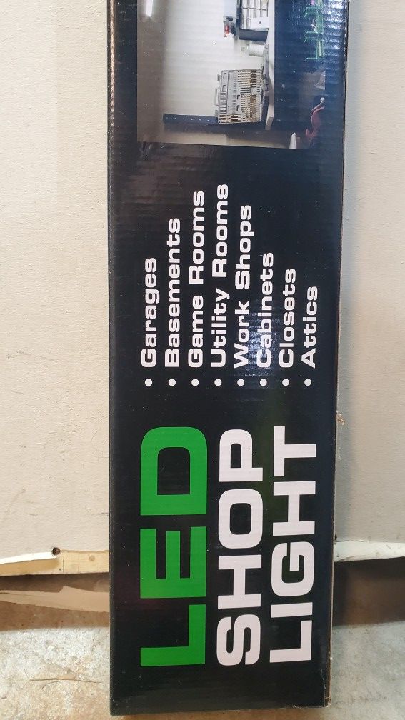 Brand new LED shop light: Plug and Play