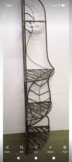 Metal corner plant stand
