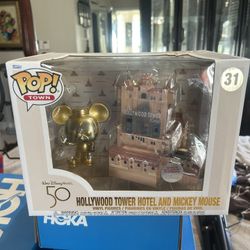 Funko POP! Town Disney WDW 50th Hollywood Tower Of Terror Hotel W/ Gold Mickey