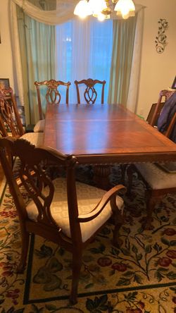 70” Claw foot Dining table and Hutch
