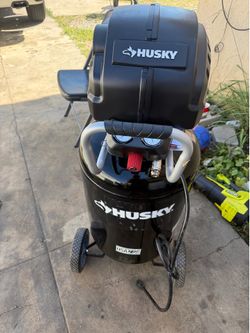 Shop Husky 1.7 HP, 200 PSI, 30 Gal., 5.1 SCFM 90 PSI, Single-Stage, Oil Free Portable Vertical Electric Air Compressor