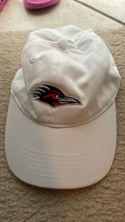 White UTSA rowdy cap