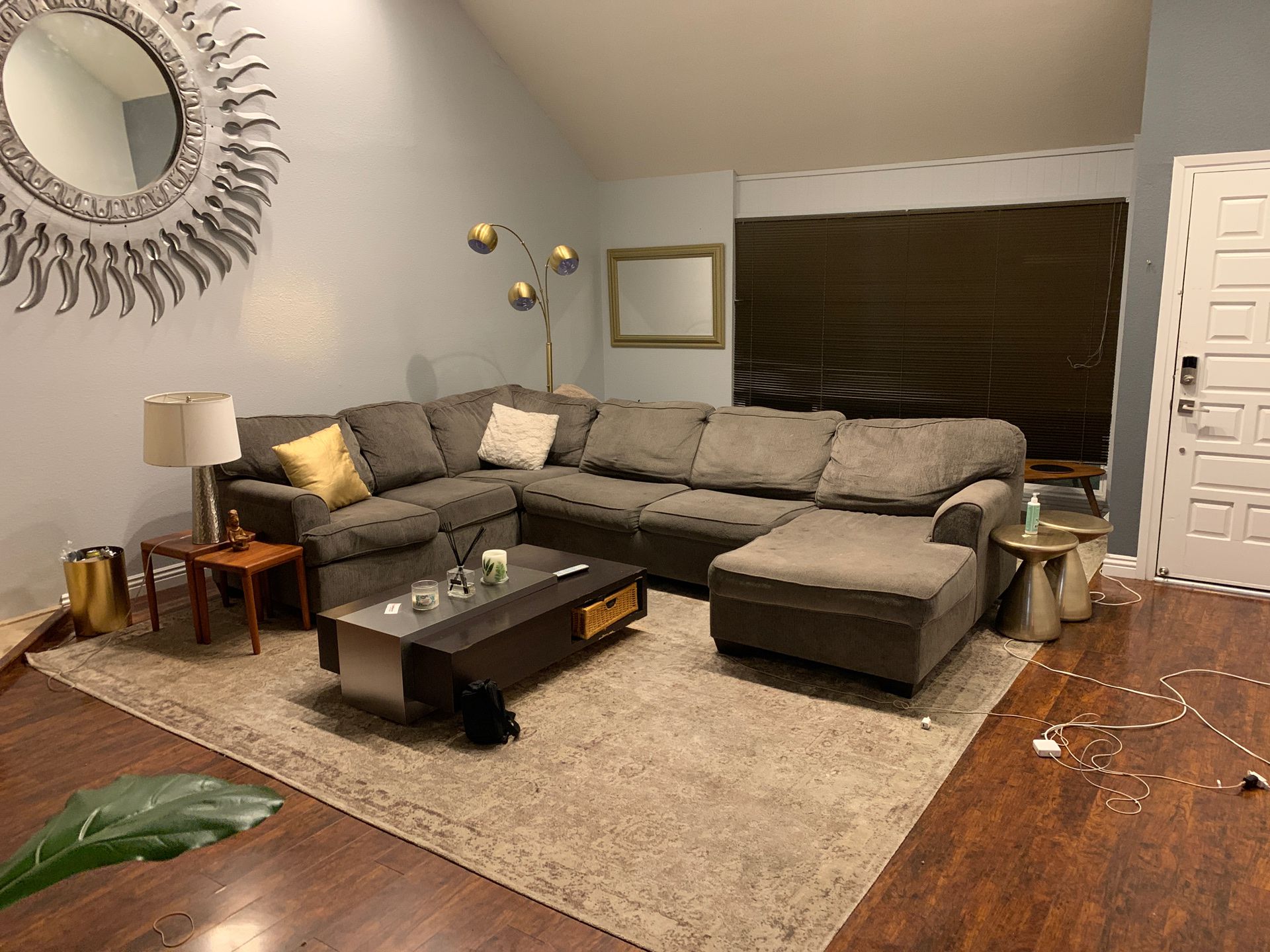 Sectional sofa/couch