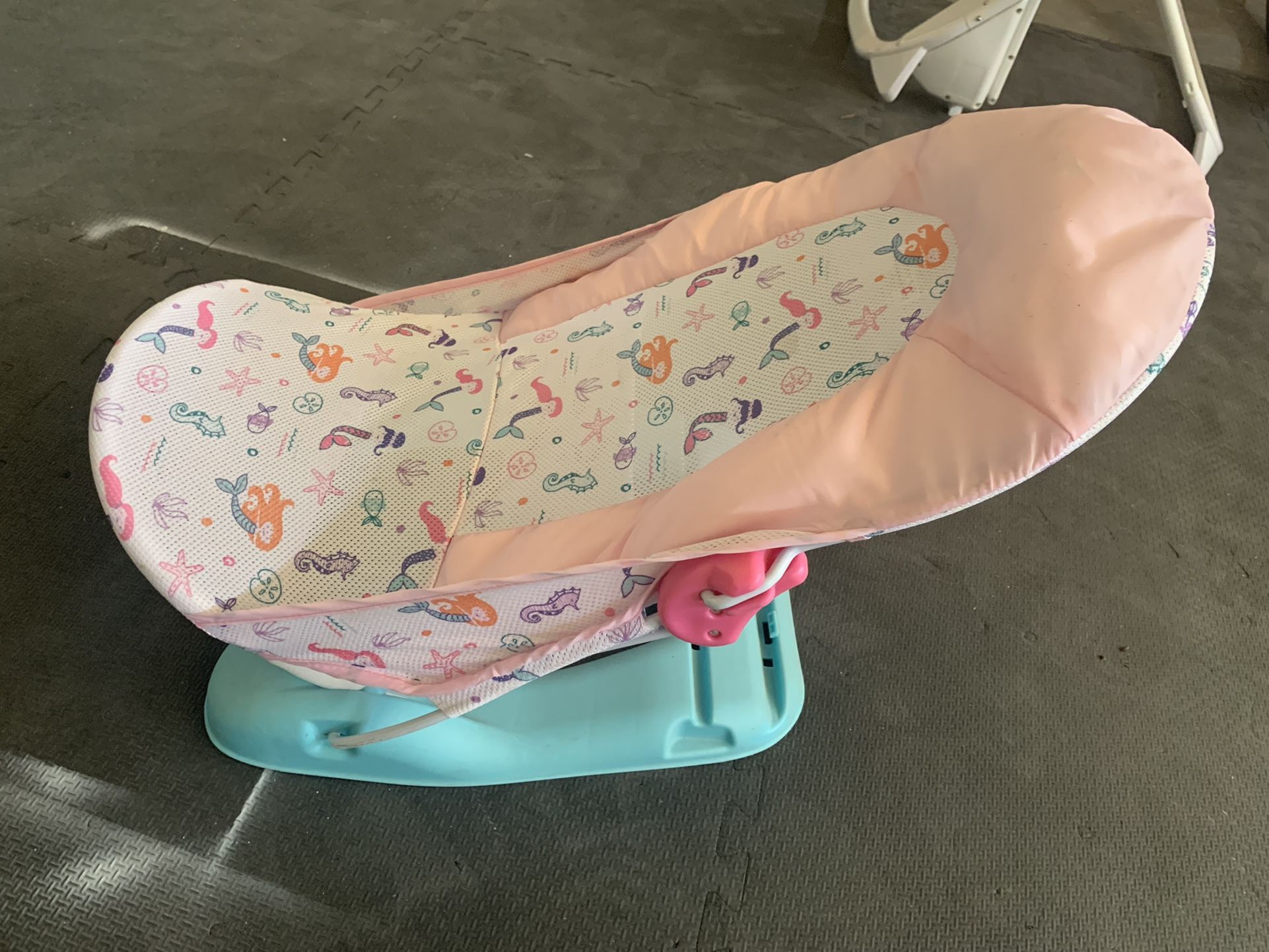 Like New Bouncer Put Shower