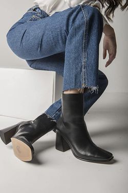 Brand New JATAREA Women's Leather Boots 9.5