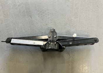 Range Rover (L322) Tire Scissor Jack 05-13