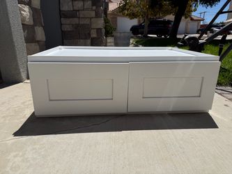 White shaker cabinet