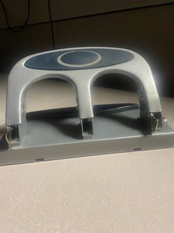 Hole puncher