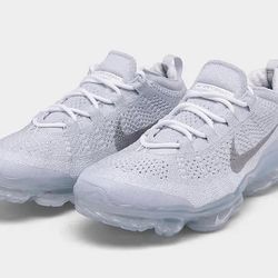 Nike Air VaporMax 2023 Flyknit Pure Platinum size 8m/9.5w 