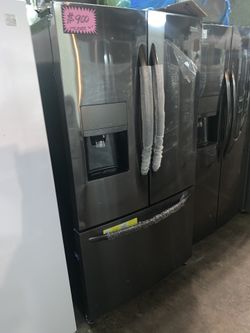 New scratch & dent Frigidaire 36in wide black stainless steel french doors refrigerator