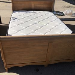 Bonita Cama Queen Size De Madera Con Colchon Y Box Springs 