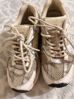 Boys new balance shoes