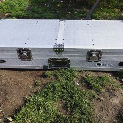 Odyssey FZDJ10W Flight Zone DJ 10" Mixer Turntable Coffin Case with Wheels

