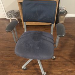 Desk Chair / Sillas 