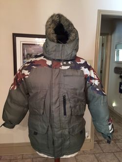 BOYS 10/12 Arizona Camo coat.just like new.hood can be temoved.total 5 pockets.heavy jacket