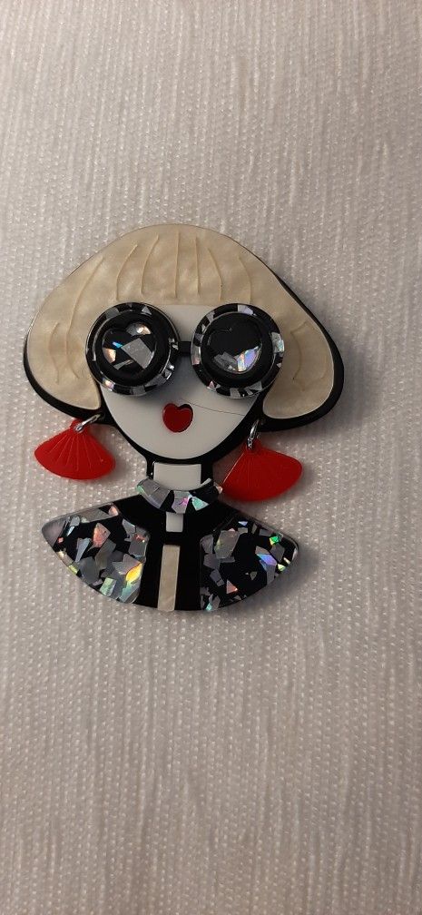 Retro Look Girl Brooch