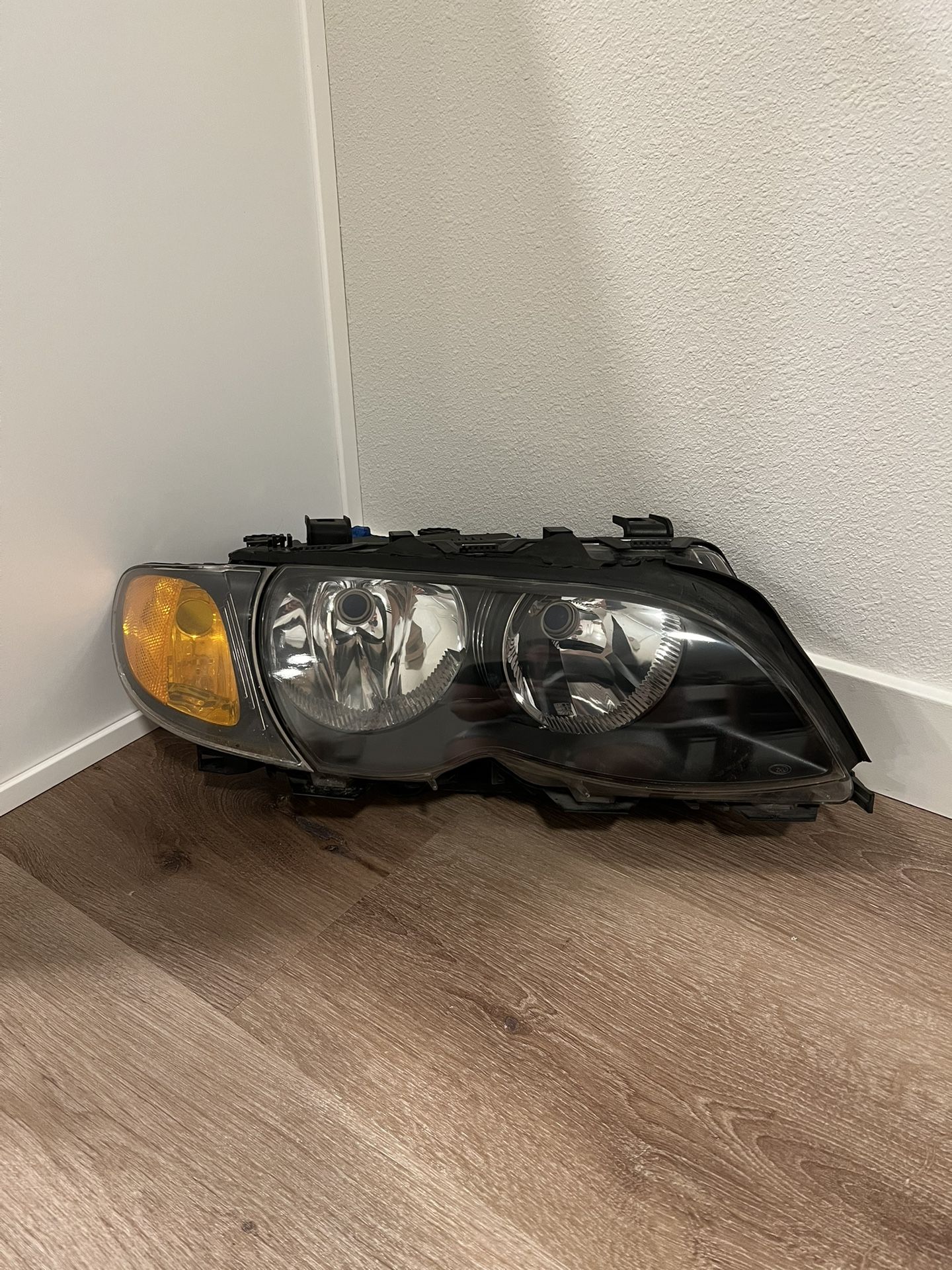 02-05 Bmw E46 Headlight With Blinker