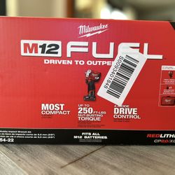 Milwaukee 3/8 m12 stubby impact with bag 2 batteries snd charger