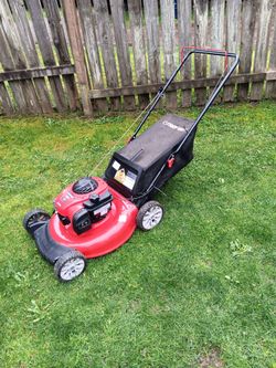 Troy-Bilt 21" cut rear bager lawn mower not self-propelled used very little runs great