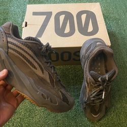 Yeezy 700 