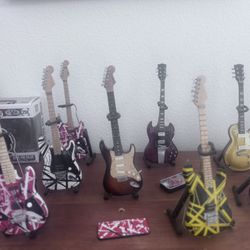 Axe Haven Mini Guitar Set