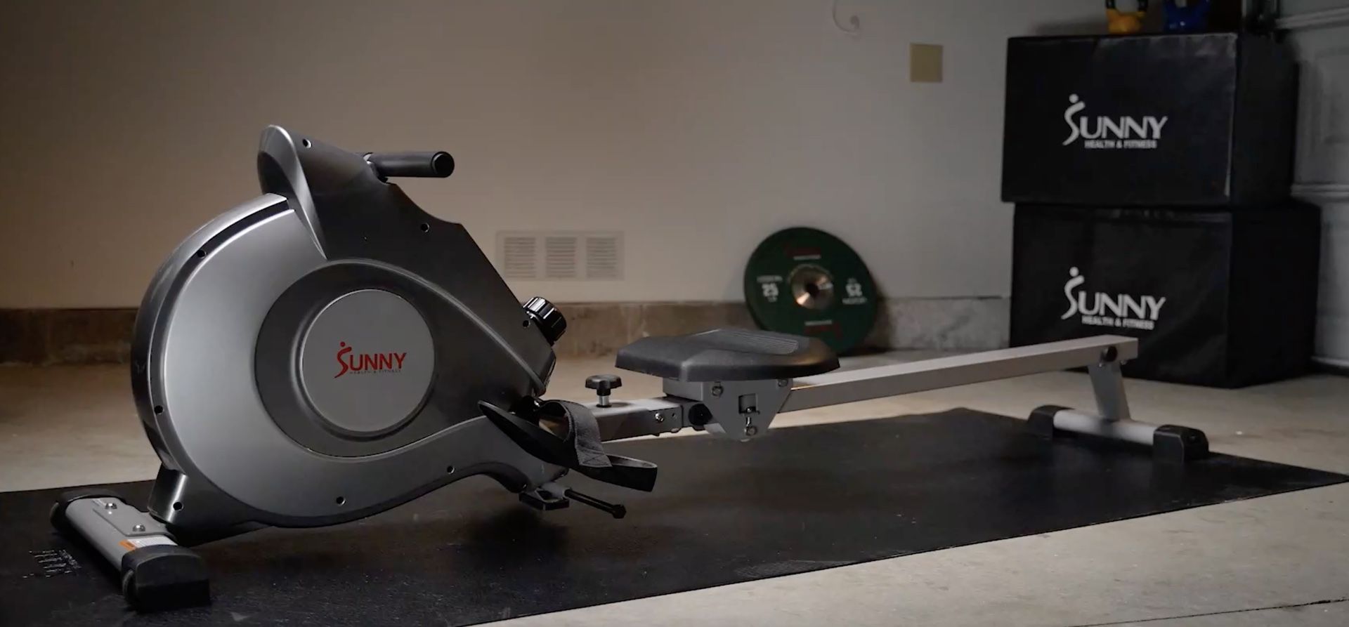 Sunny health Fitness Rowing Machine