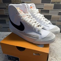 Nike Women's Blazer Mid 77 Shoes