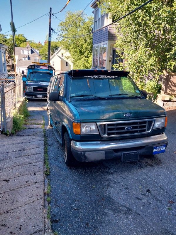 2000 Ford E-150
