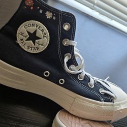 $20 Brand New Woman's Converse Size 7.5 $25