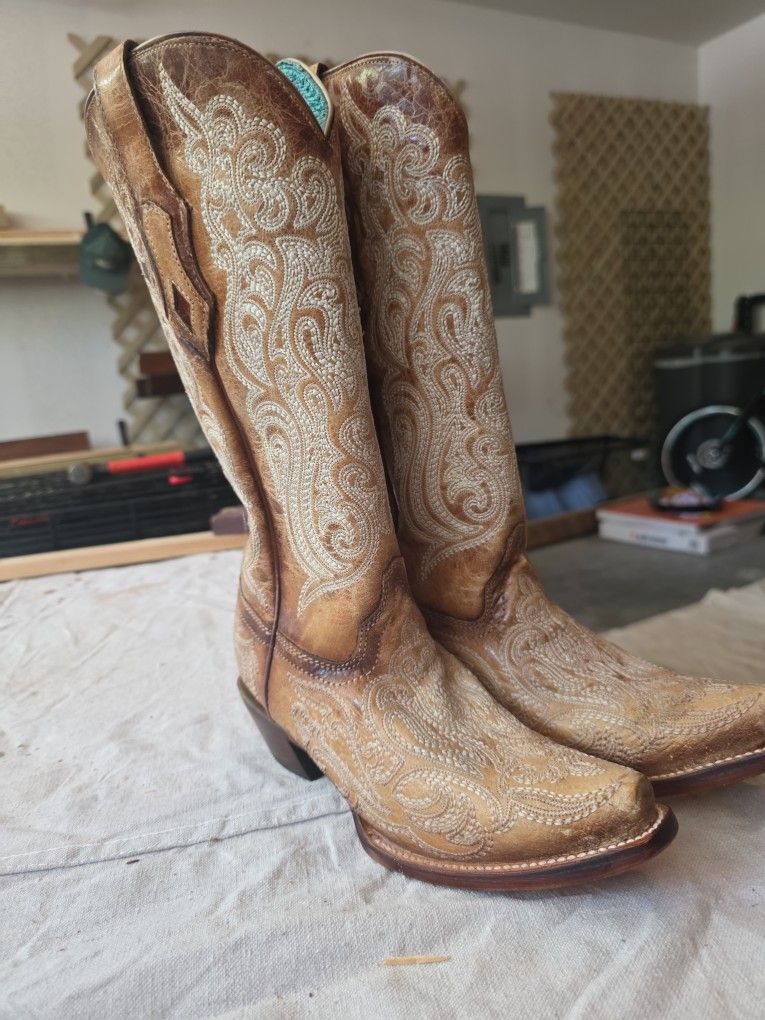 Cowgirl Boots Coral!!