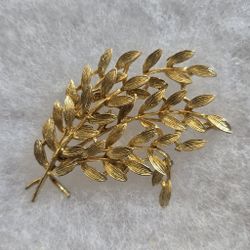 ELEVATE YOUR STYLE EMBOSSED LEAF ESTATEFIND NEW CASUALTO DRESS TO IMPRESS BROOCH